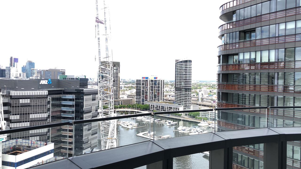 Winston Apartments Docklands Melbourne Bagian luar foto